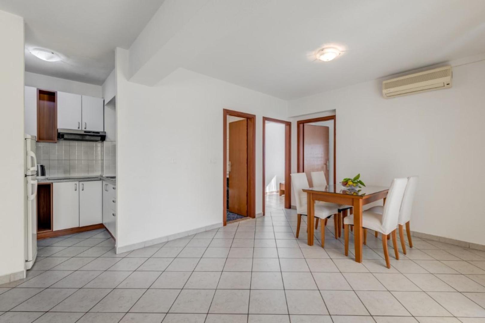 Ruza&Nikolina "1" Apartmani - Baska Voda Exterior photo